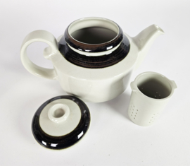 Arabia - model Karelia - Theepot - 4 x schotel en espressokop - 4 x mok - design Anja Jaatinen-Winquist - Finland- 60s