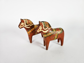 Dala Horse - Dalahastar (2) - design  Grannas A. Olsson - Zweden - 1e kwart 20e eeuw