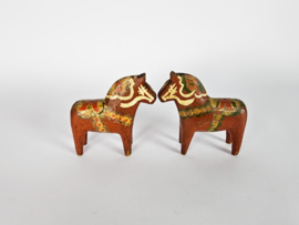 Dala Horse - Dalahastar (2) - design  Grannas A. Olsson - Zweden - 1e kwart 20e eeuw