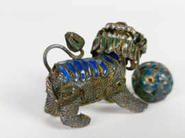 Foo (Fu) dogs -  Filigraan - Emaillen -  cloisonné - miniatuur -  zilver - verguld  ~ 3 stuks - Chinese sieraden ~ 20e eeuw