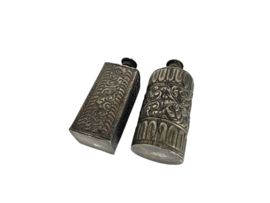 Antieke Flacons  (2) -  repousse - zilver - India - 2e helft 20e eeuw