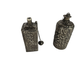 Antieke Flacons  (2) -  repousse - zilver - India - 2e helft 20e eeuw