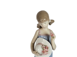 Lladro - design Juan Huerta - 'Muchacha Adornando Pamela'- Spanje - porselein - 1989