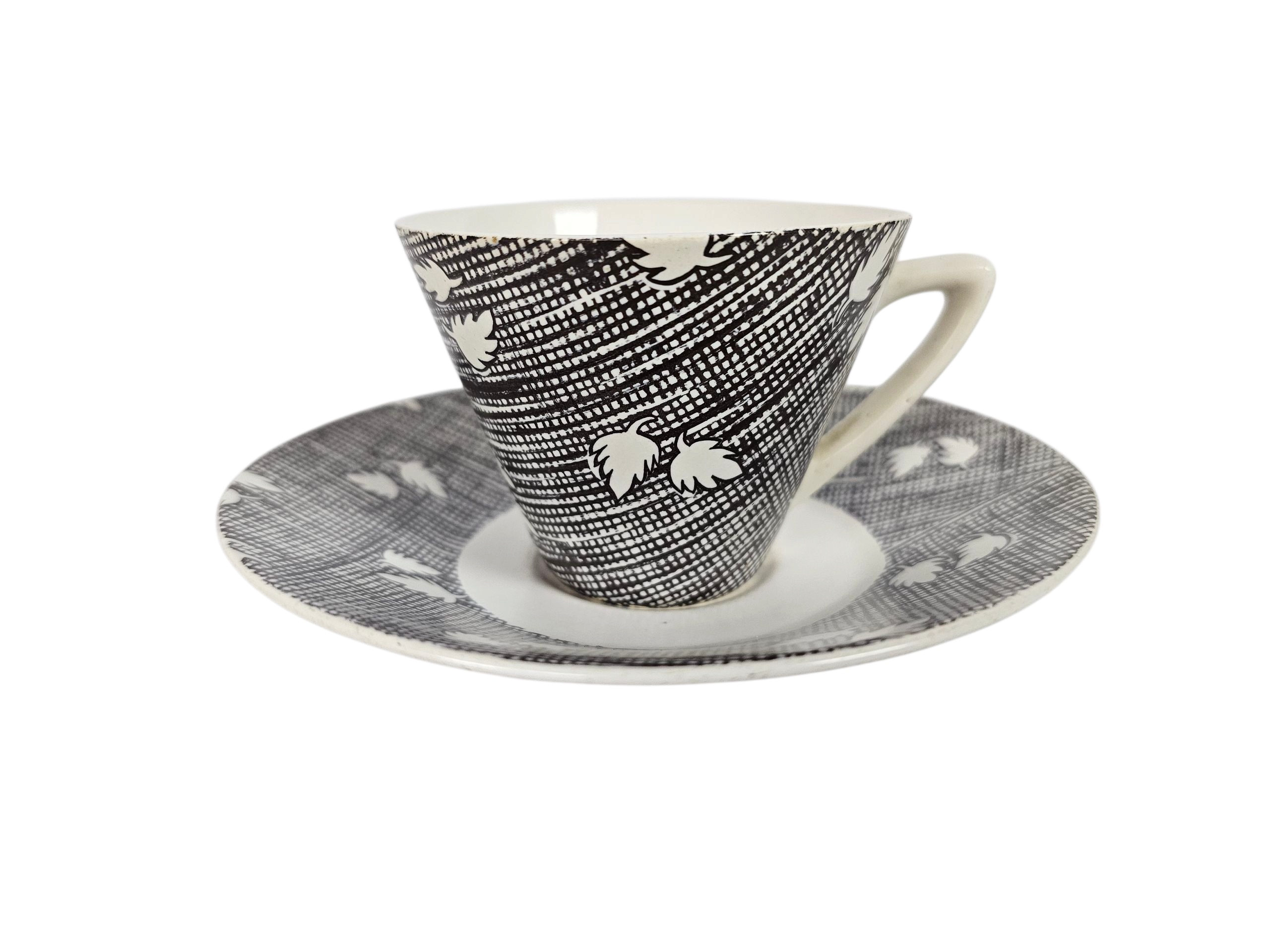 Plateelbakkerij Zuid Holland (PZH) - Gouda - Holland - kop en schotels (4) -  1950