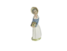 Vintage -  Tengra -  Valencia Spanje -  porselein standbeeld vrouw met bloemen - 80s