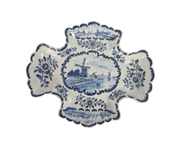 Delfts Blauw  - 'lektas' - geaccoleerde randen en versierd met blauw op wit decor van landschappen en bloemen - 19e eeuw
