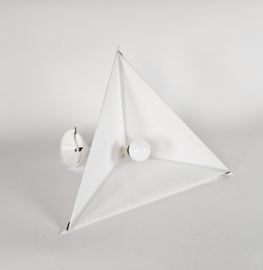 Pola - Harco Loor stijl - triangle - driehoek - kunststof design - Post Modern - 80s