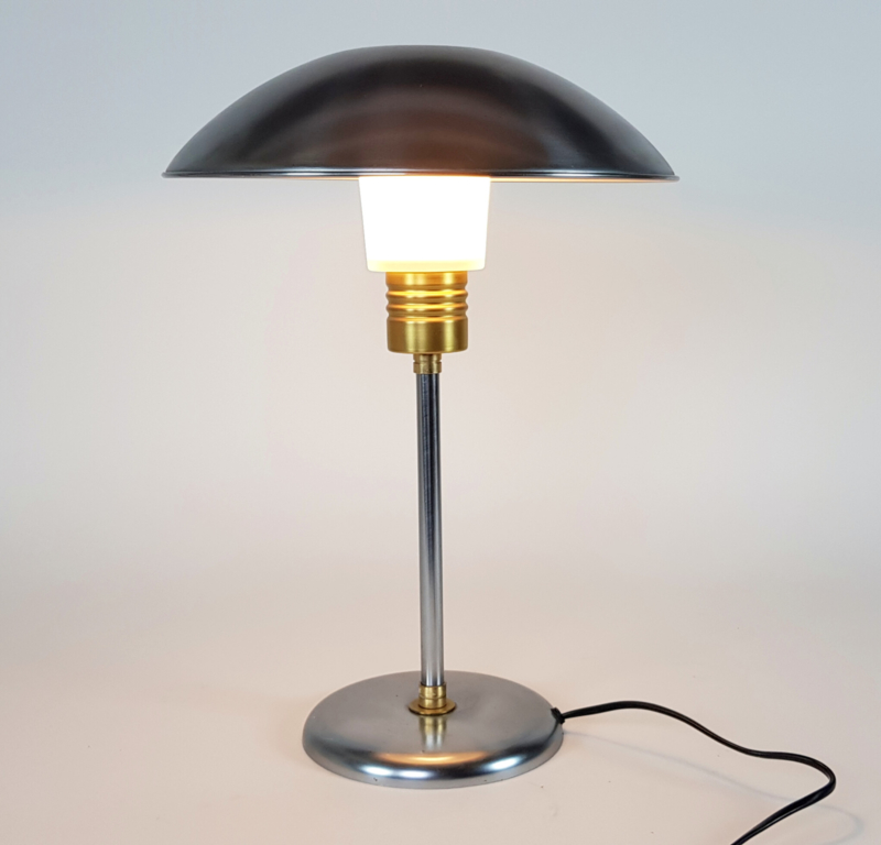 Ikea model B0205 Ufo lamp Bauhaus stijl 80's Bureau