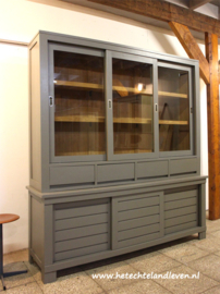 Verkocht / Vitrinekast / e 4150