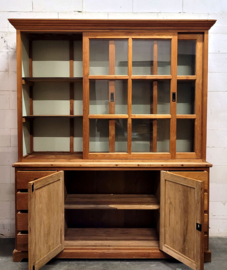 Unieke buffetkast in originelen hout