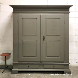 Oude Kast – Stijlvolle en Functionele Kast / r4600