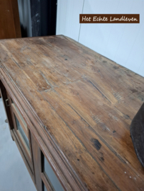 Vitrine dressoir met schuifdeuren