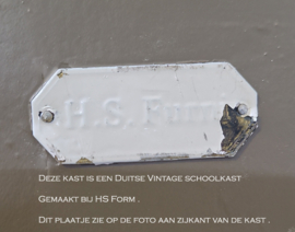 Vintage Kast / Schoolkast / glas in de deuren HS Form