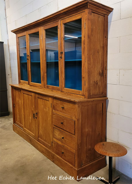 Vintage Vitrinekast met Kobaltblauw Interieur – Uniek & Origineel /a4623