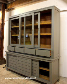 Verkocht / Vitrinekast / e 4150