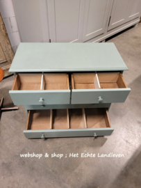Laag  Vintage ladekastje / m 4586