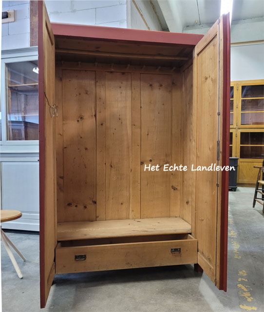 Small Vintage Kast – Opvallend in Oxiderood / r4625
