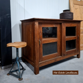 Vitrine dressoir met schuifdeuren