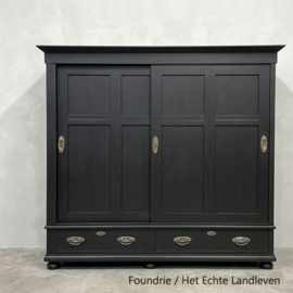 Prachtige vintage XL kast in zachtgroen div. kleuren