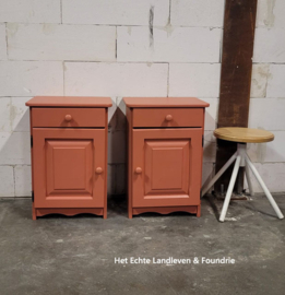 Set van 2 vintage kastjes in iron Dust