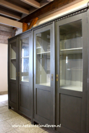 Verkocht / Set van 2 oude schoolkasten / 4120