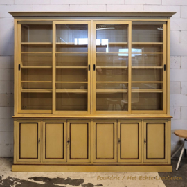 Prachtige Buffetkast / Vitrinekast mid-century