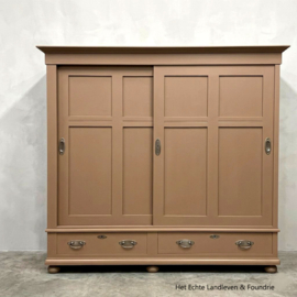 Prachtige vintage XL kast in zachtgroen div. kleuren