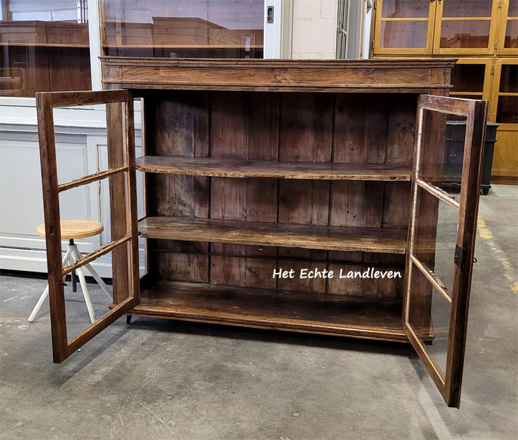 Vintage Vitrinekast – Laag Model met Glasdeuren / a4626