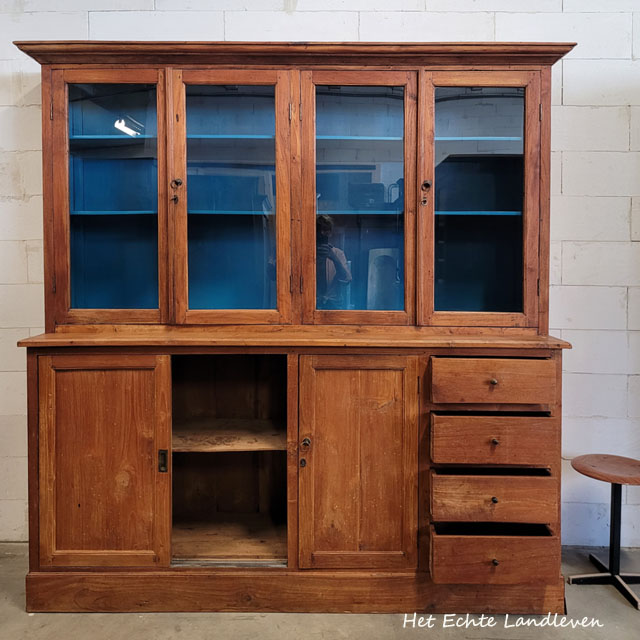 Vintage Vitrinekast met Kobaltblauw Interieur – Uniek & Origineel /a4623