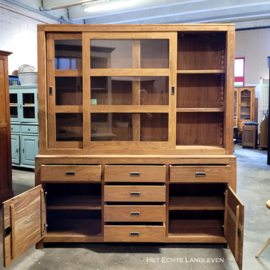 Strakke moderne  houten vitrinekast / buffetkast