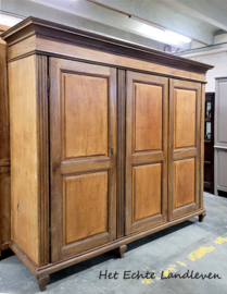 Vintage 3-deurs  kledingkast eiken demontabele een echt pronkstuk
