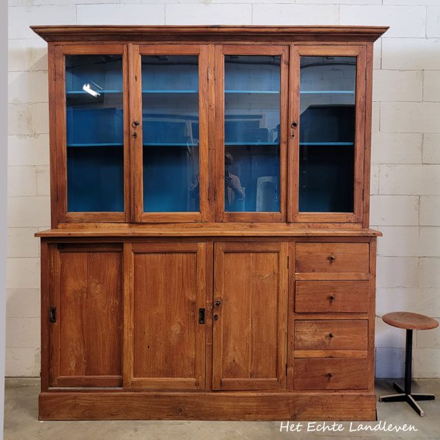 Vintage Vitrinekast met Kobaltblauw Interieur – Uniek & Origineel /a4623