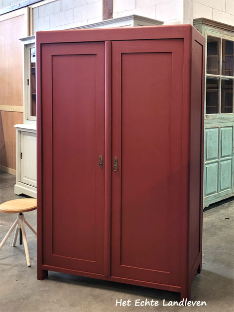 Small Vintage Kast – Opvallend in Oxiderood / r4625