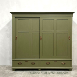 Prachtige vintage XL kast in zachtgroen div. kleuren