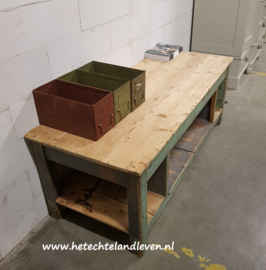 Side-table /  e 2226