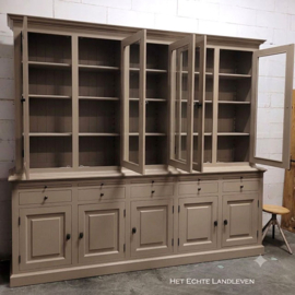 Grote Vitrinekast / buffetkast  in taupe kleur