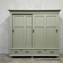 Prachtige vintage XL kast in zachtgroen div. kleuren