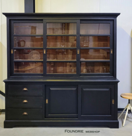 Vitrine met kast / schuifdeuren / lade