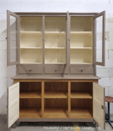 Taupe buffetkast – warme uitstraling