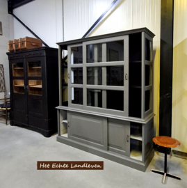 Stoere Vitrinekast – Industriële Landelijke Look