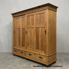 Vintage XL kast in originele houtkleur