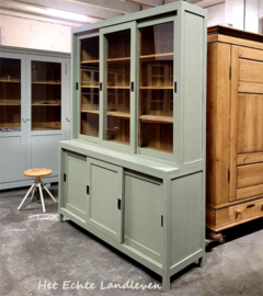 Hoge stijlvolle buffetkast – strak, slank en elegant