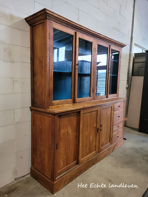 Vintage Vitrinekast met Kobaltblauw Interieur – Uniek & Origineel /a4623
