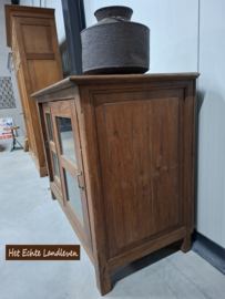 Vitrine dressoir met schuifdeuren