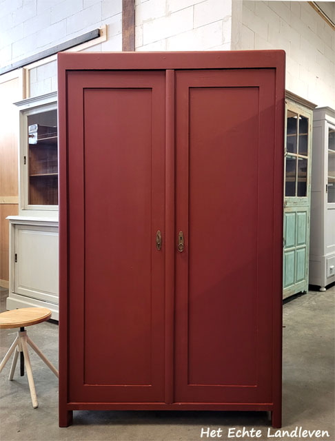 Small Vintage Kast – Opvallend in Oxiderood / r4625