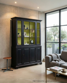 Oude Buffetkast / Vitrinekast /zwart/oud groen