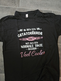 Ik ben een getatoeëerde tante Maat XL