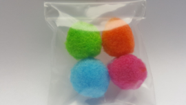 Pompom balletjes 4 stuks