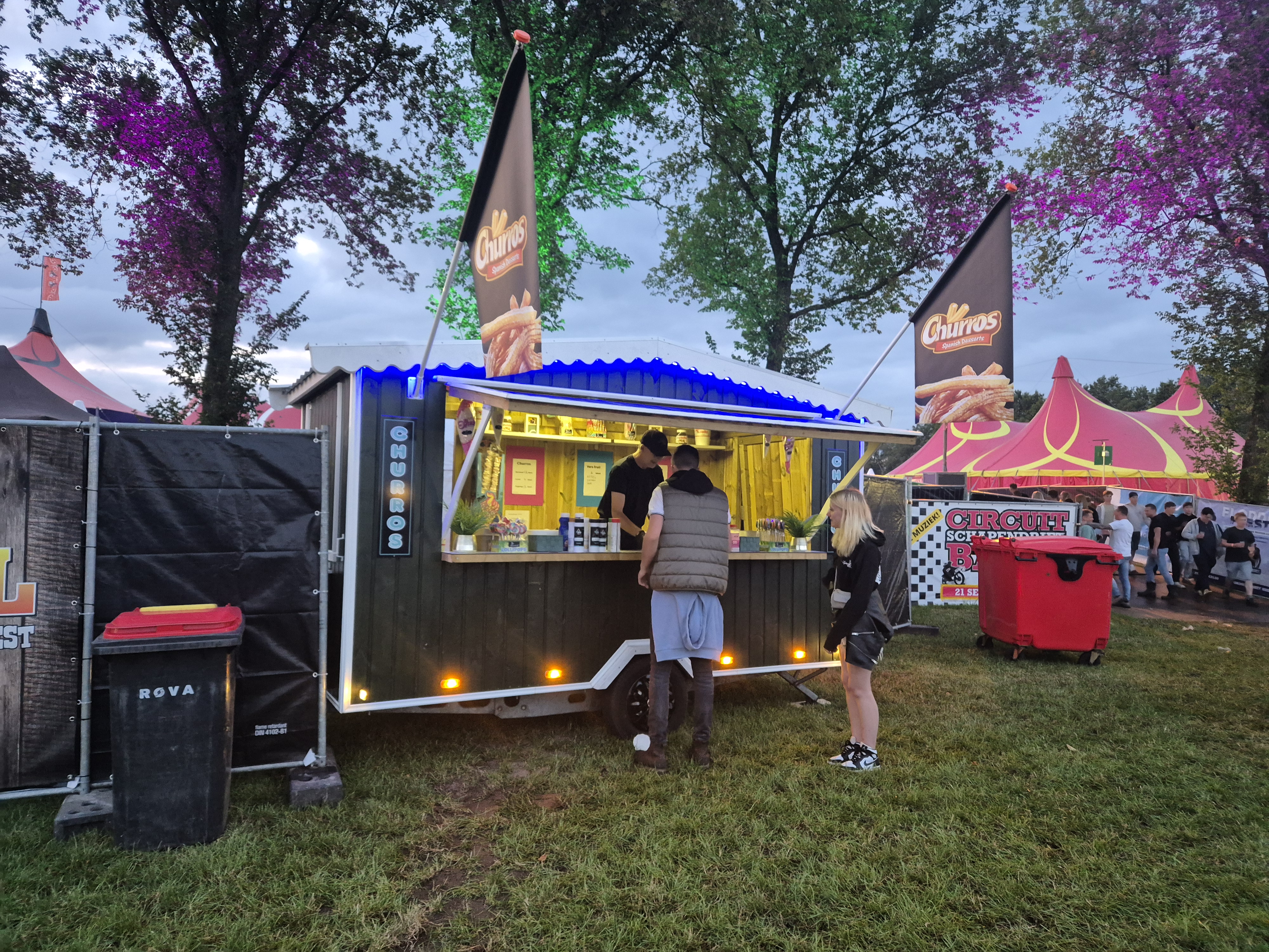 Churros kraam xxl 2 uur uitdelen.