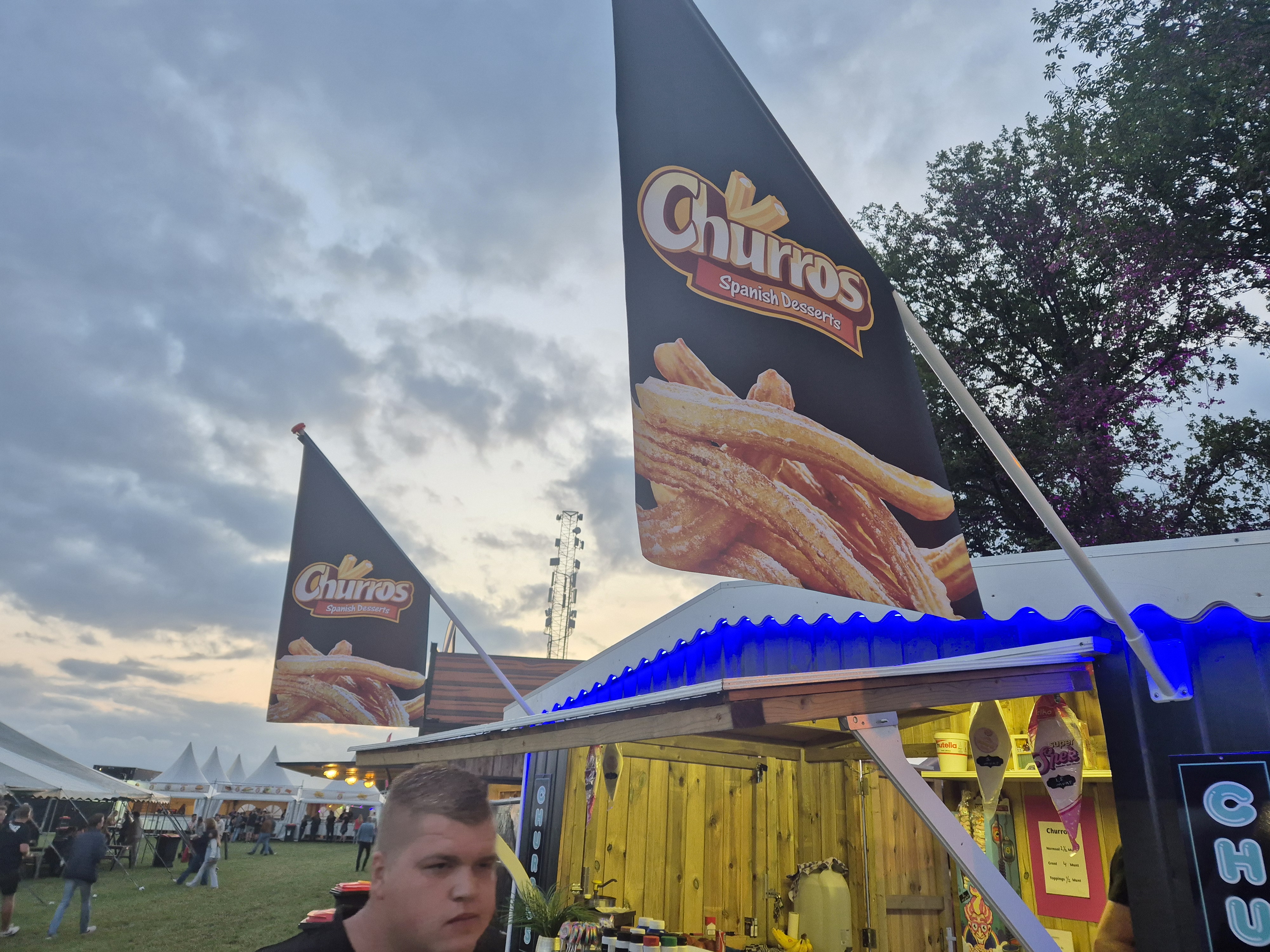 Churros kraam xxl 2 uur uitdelen.